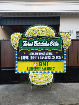 Papan Bunga Duka di Panombeian Pane