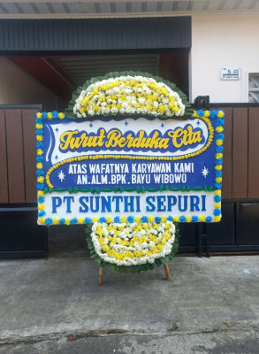 Papan Bunga Duka di Panombeian Pane