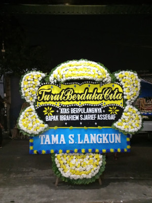 Papan Bunga Duka di Panombeian Pane